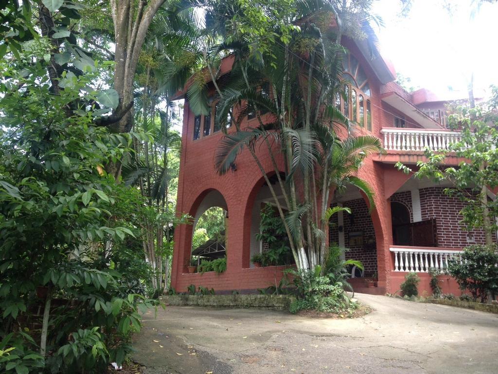 Hilltop Lodge Гувахати Стая снимка