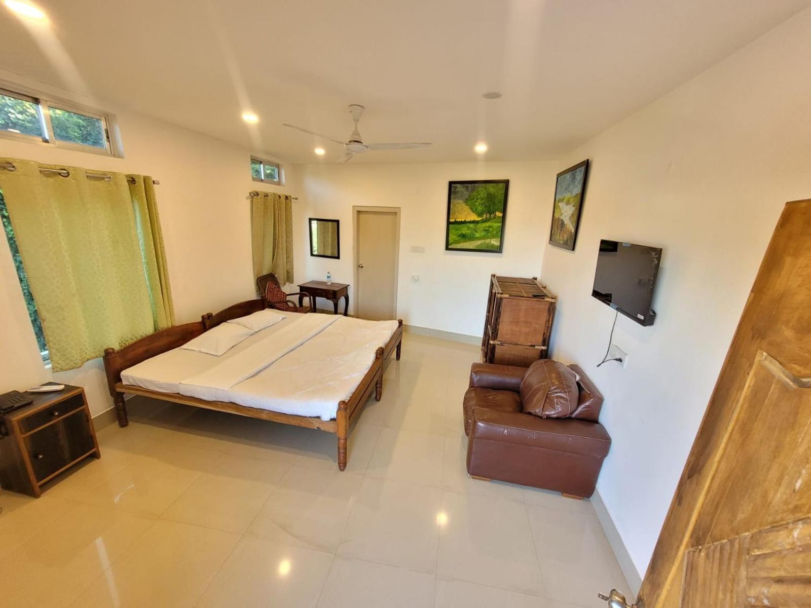 Hilltop Lodge Гувахати Екстериор снимка